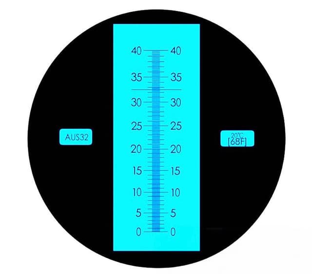 Optische Skala 0–40 mit den Aufschriften AUS32 und 20 °C (68 °F).