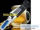 Schwarzes Refraktometer vor einem Bierglas mit der Kennzeichnung „RSG-32ATC”.